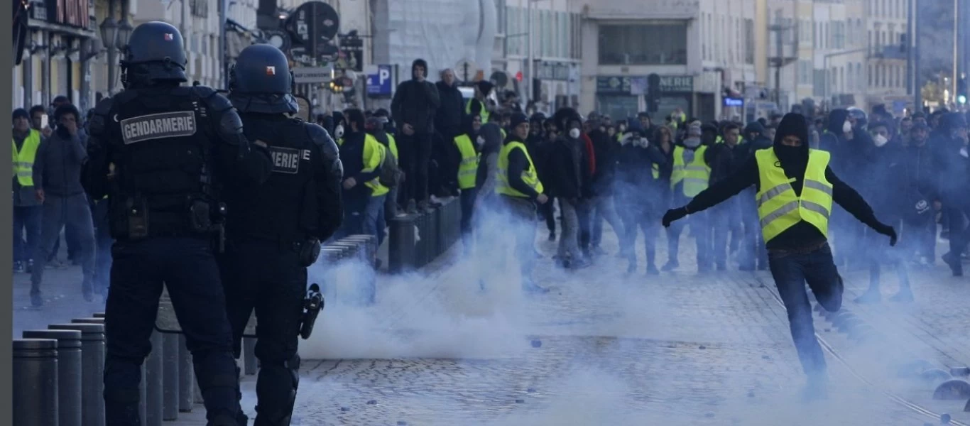 Γαλλία - «Κίτρινα γιλέκα»: Αστυνομικός καταδικάστηκε σε φυλάκιση - Τραυμάτισε 62χρονη σε διαδήλωση